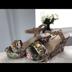 Guess Platform Sandals 9M Floral